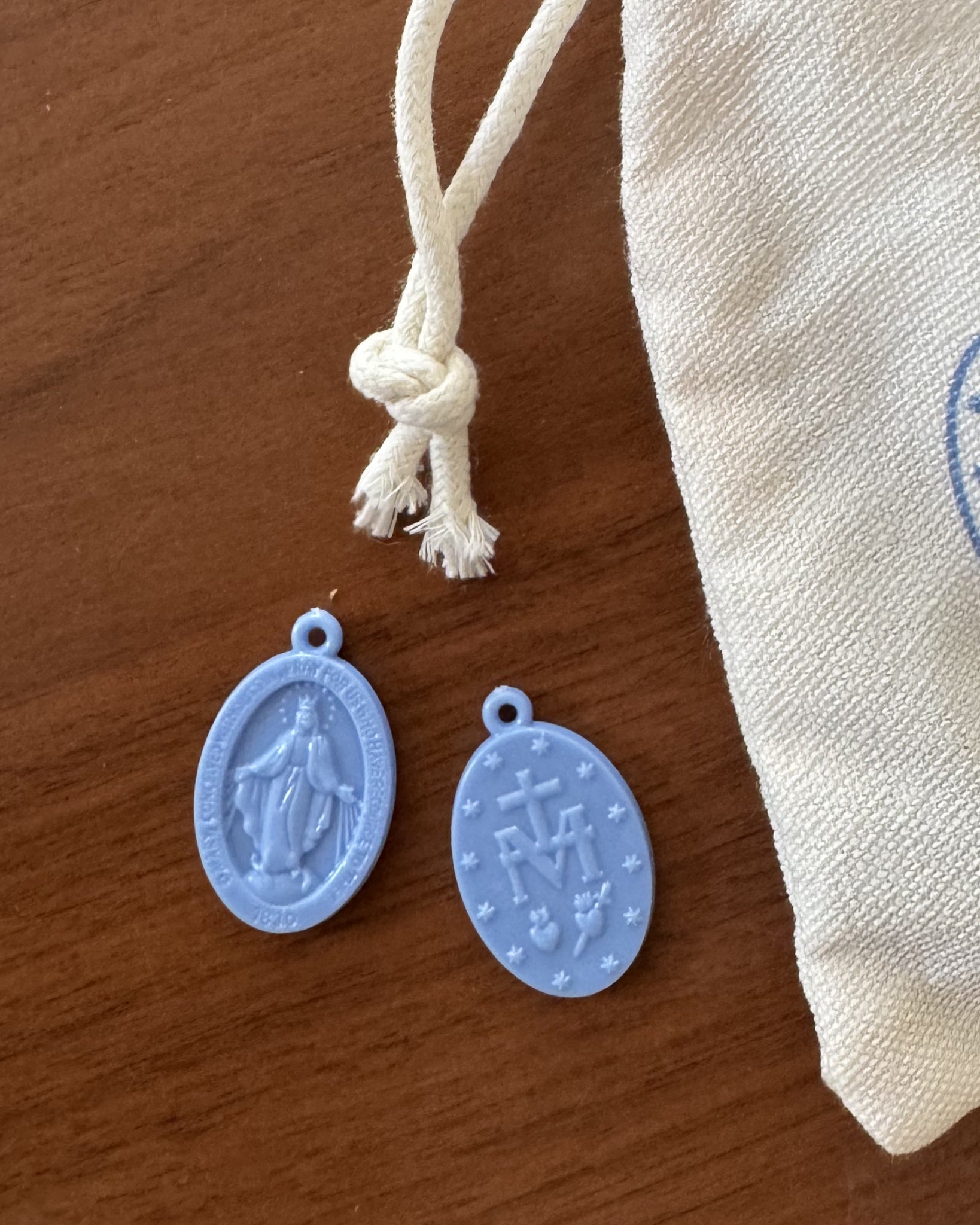 Be A Heart Plastic Miraculous Medals - Pack of 25
