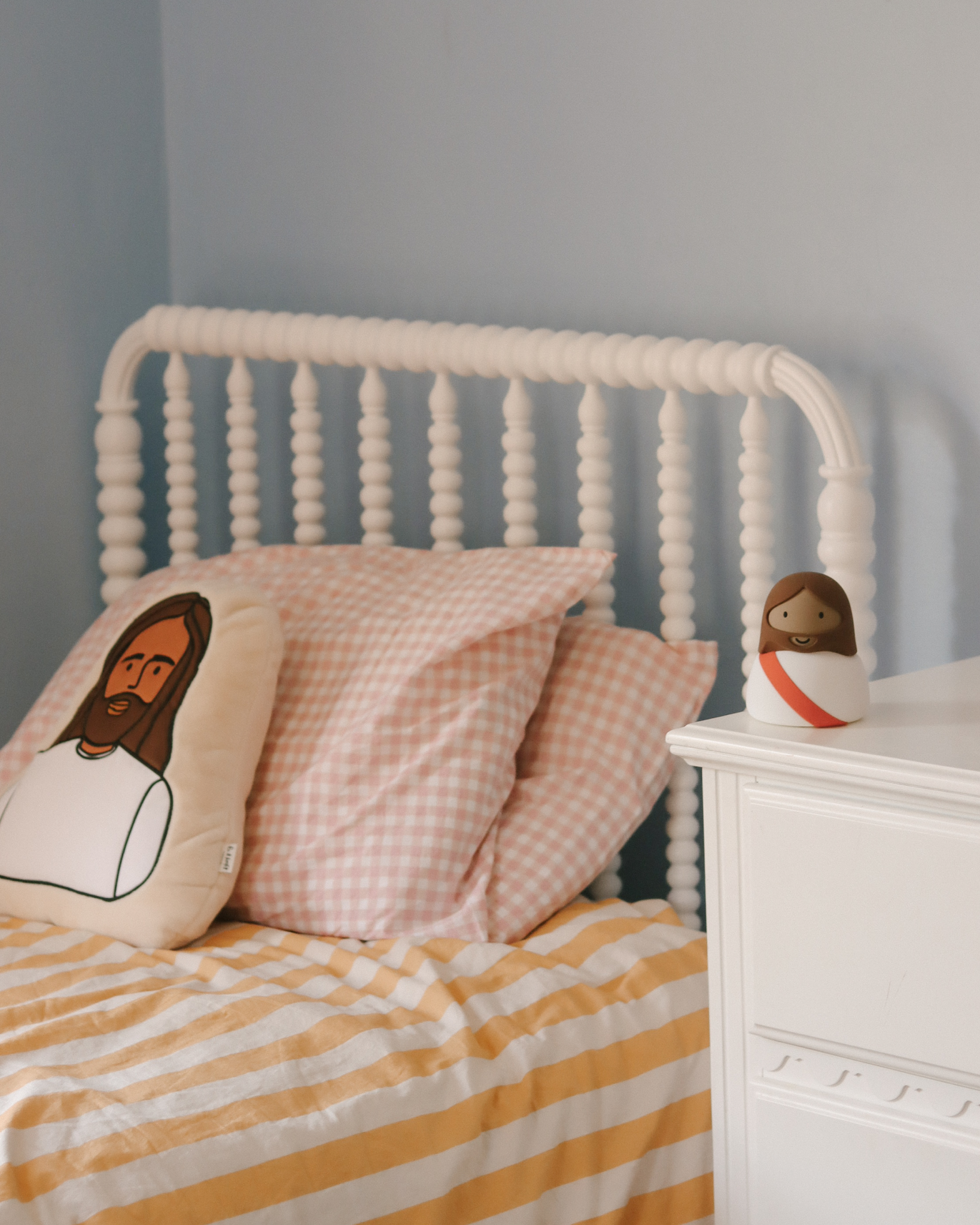 Jesus silicone night light for children, touch-activated and USB-rechargeable, with soft warm glow and squeezable silicone design. Christian kids’ night lamp inspired by Jesus as the Light of the World—perfect faith-based nursery décor and bedtime comfort for babies and toddlers.
