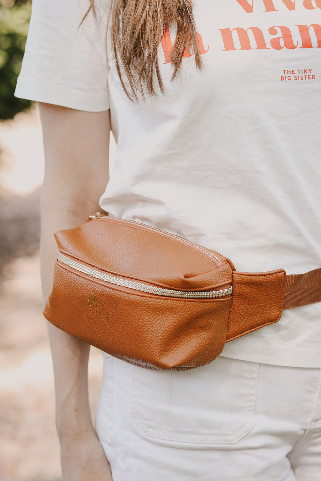 Fanny pack that discount attaches to belt